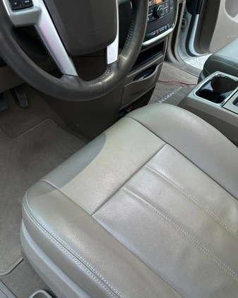 Chrysler Town &amp; Country cena 84000 przebieg: 104000, rok produkcji 2015 z Warszawa małe 436